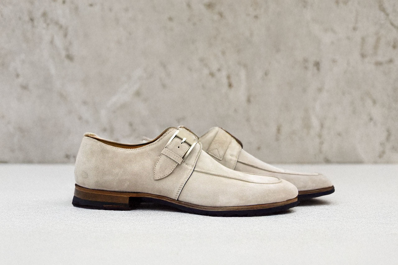 Hoe houd je lichte suède schoenen mooi?