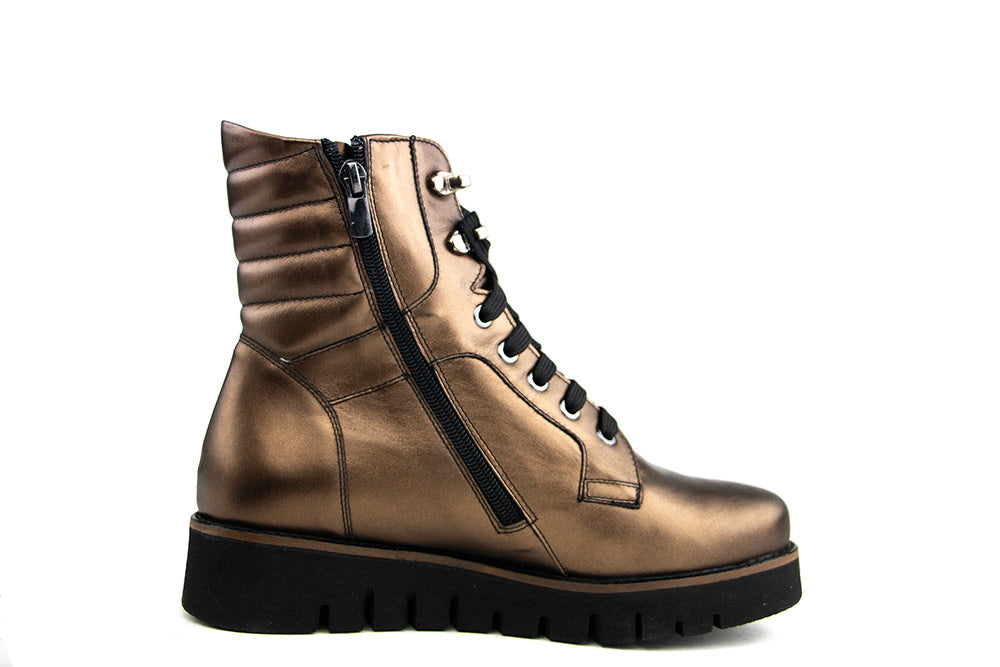 Footnotes Veterboot Christa Bronze