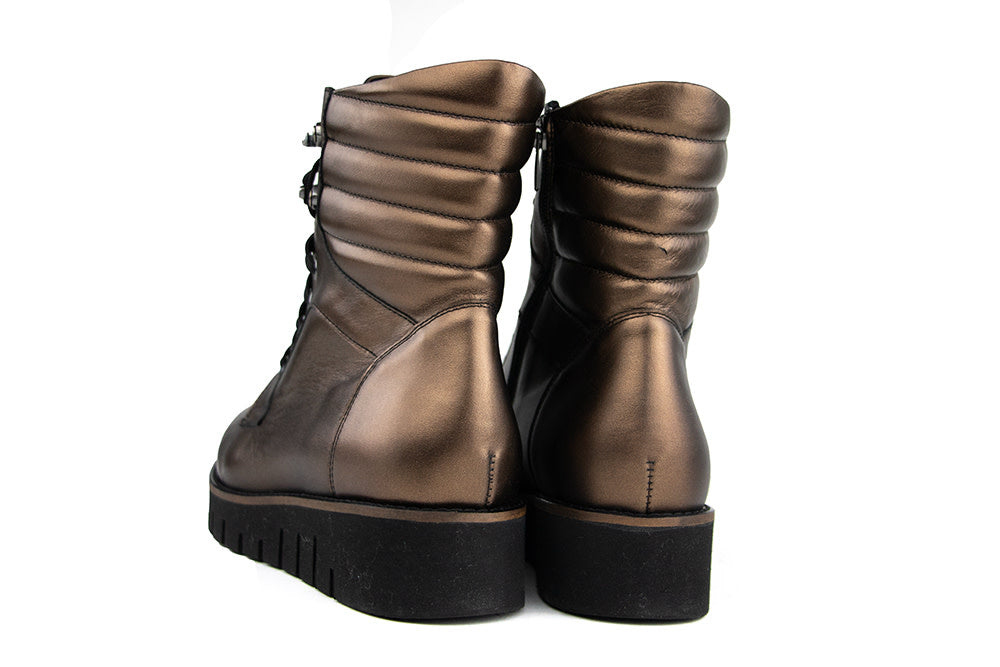 Footnotes Veterboot Christa Bronze
