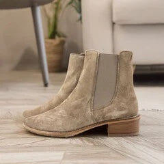 Suede damesenkellaars — sinds 1981 ook damesschoenen